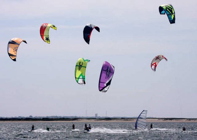 Kiteboard Race off of Bass Point